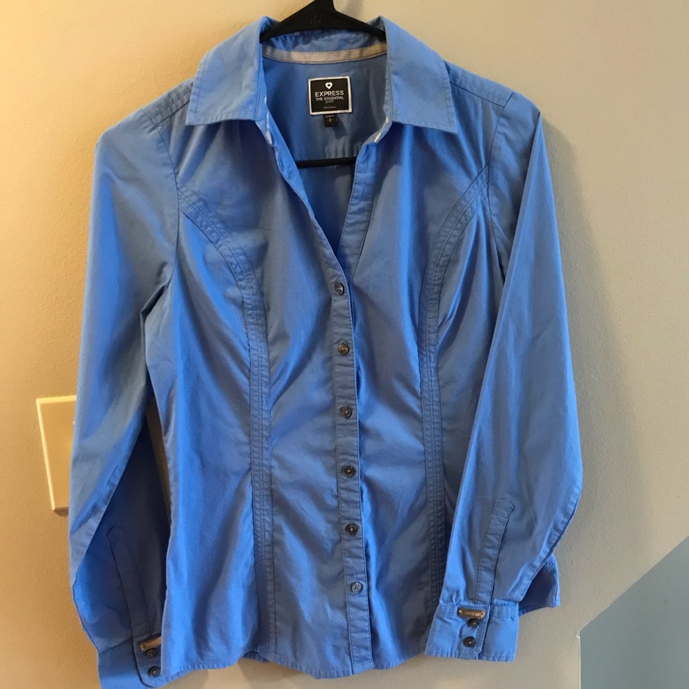 Express the essential shirt